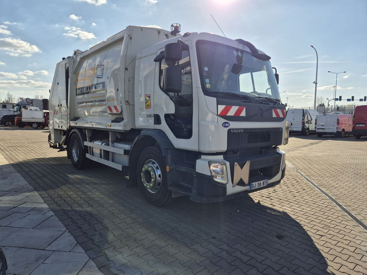 VOLVO FE 280 13M3 / Geesinknorba / Euro 6 / 3 Seats - 쓰레기차 : 사진 2 VOLVO FE 280 13M3 / Geesinknorba / Euro 6 / 3 Seats - 쓰레기차 : 사진 2