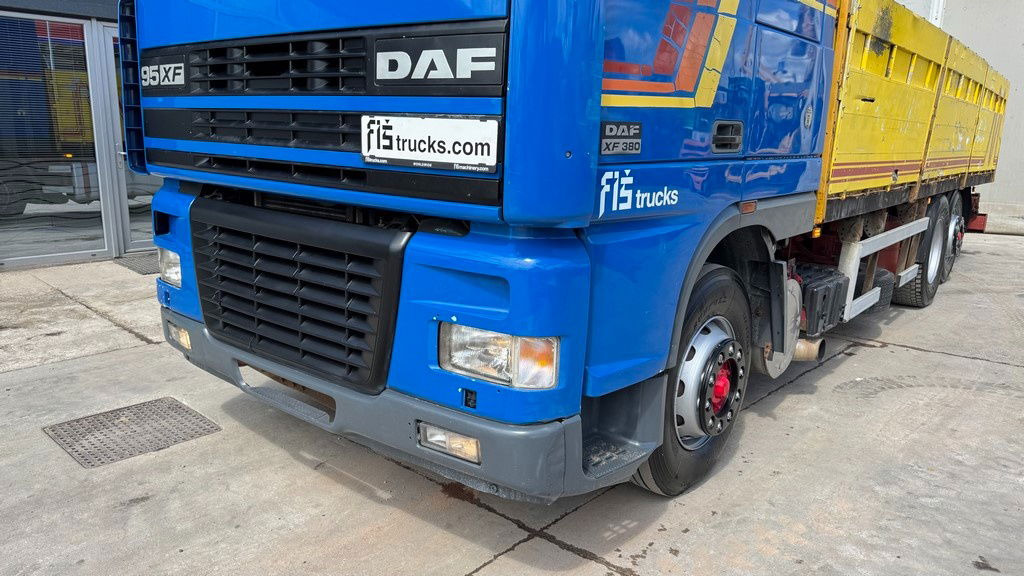 DAF XF 95.380 6X2 stake body - air condition - 드롭사이드/ 플랫베드 트럭 : 사진 2 DAF XF 95.380 6X2 stake body - air condition - 드롭사이드/ 플랫베드 트럭 : 사진 2