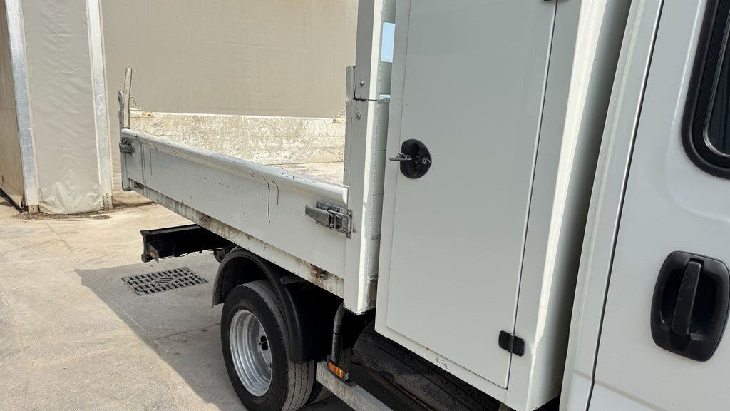 Iveco Daily 35C13 tipper - 6 seats - 플랫베드 밴 : 사진 4 Iveco Daily 35C13 tipper - 6 seats - 플랫베드 밴 : 사진 4