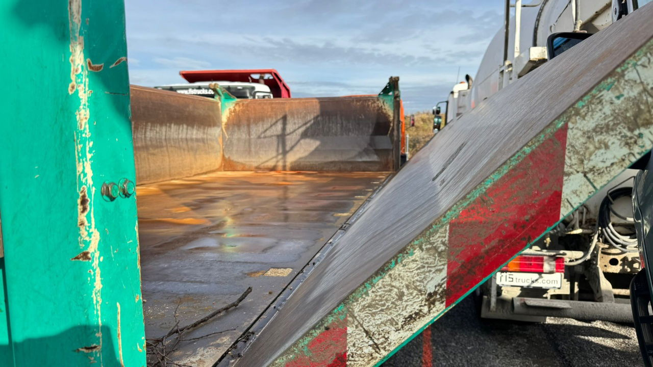 덤프트럭 Iveco Trakker AD340T45 8x4 bordmatic tipper - retarder : 사진 9 덤프트럭 Iveco Trakker AD340T45 8x4 bordmatic tipper - retarder : 사진 9