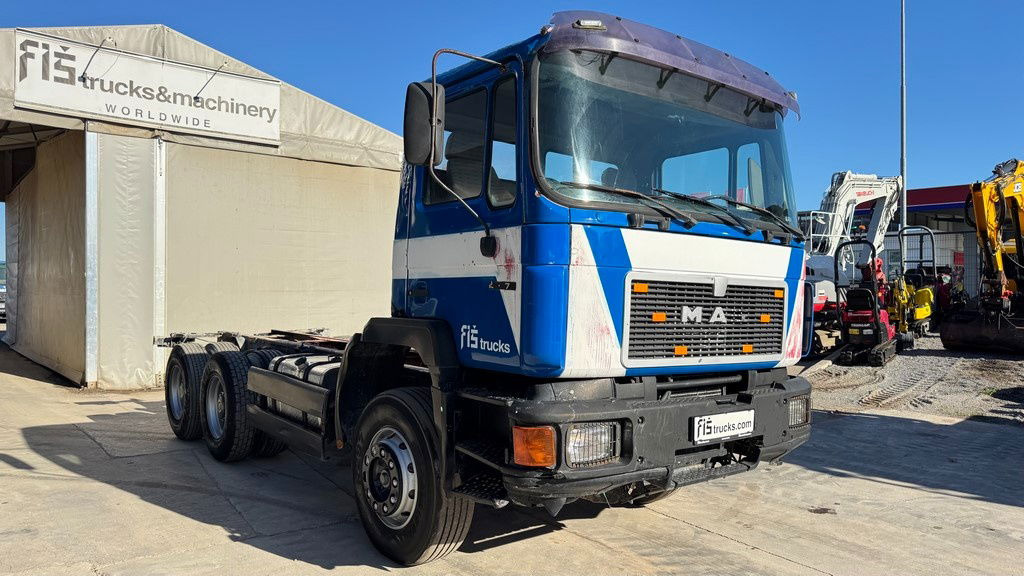 MAN 25.272 6x4 chassis- complete spring - 캡 새시 트럭 : 사진 3 MAN 25.272 6x4 chassis- complete spring - 캡 새시 트럭 : 사진 3
