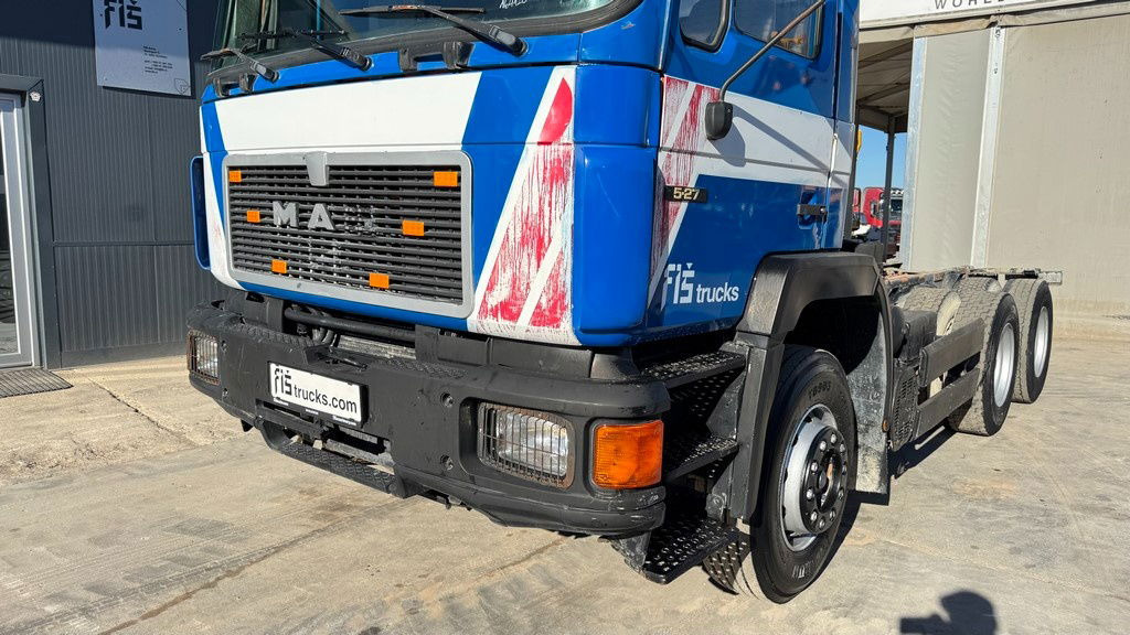 MAN 25.272 6x4 chassis- complete spring - 캡 새시 트럭 : 사진 2 MAN 25.272 6x4 chassis- complete spring - 캡 새시 트럭 : 사진 2