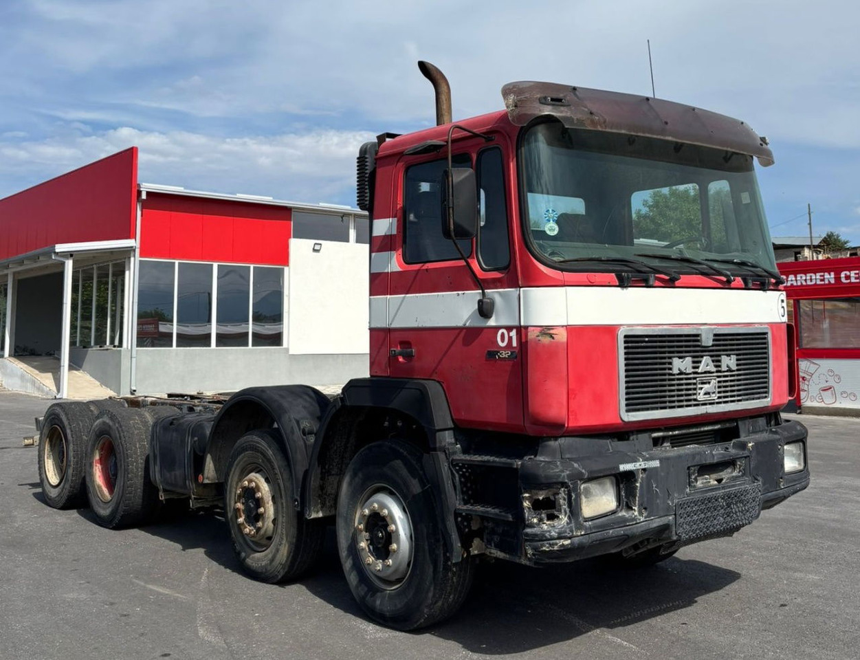 MAN 32.322 8x4 chassis - spring - 캡 새시 트럭 : 사진 2 MAN 32.322 8x4 chassis - spring - 캡 새시 트럭 : 사진 2