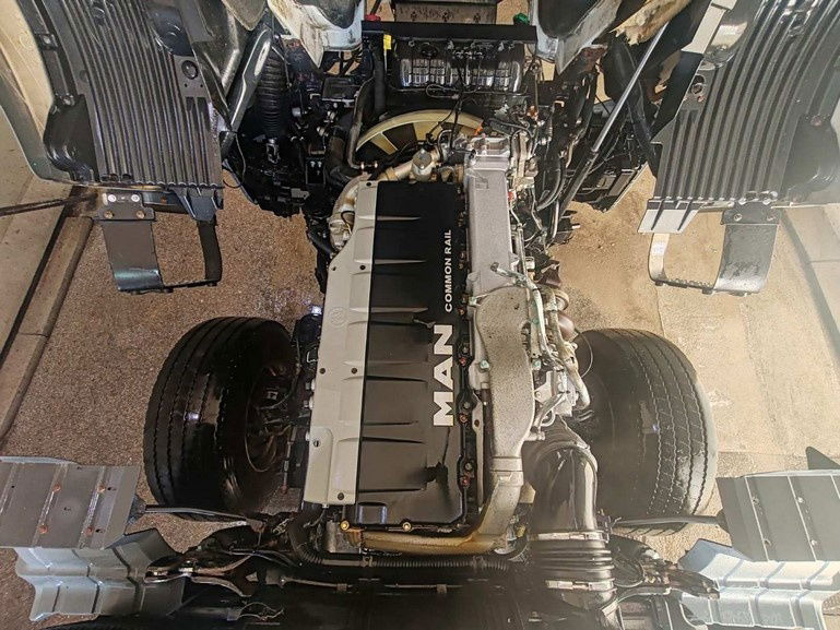 리스  MAN TGS 18.460 4X4 tractor unit - cardan - motor brake MAN TGS 18.460 4X4 tractor unit - cardan - motor brake : 사진 15