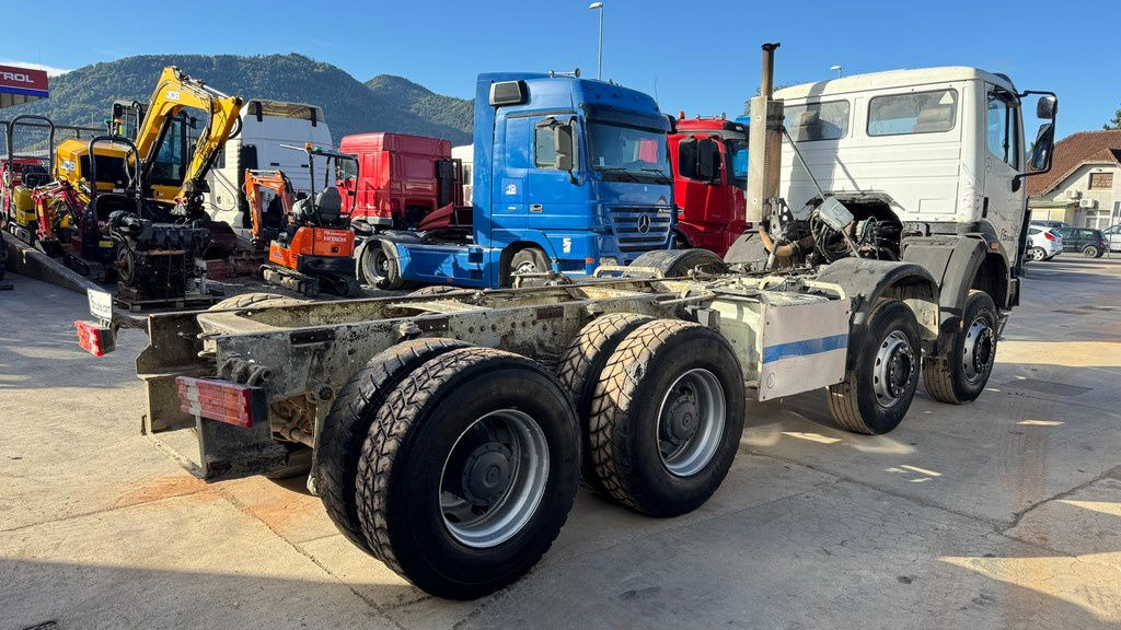 Mercedes-Benz SK 3234 8x4 chassis - 캡 새시 트럭 : 사진 5 Mercedes-Benz SK 3234 8x4 chassis - 캡 새시 트럭 : 사진 5