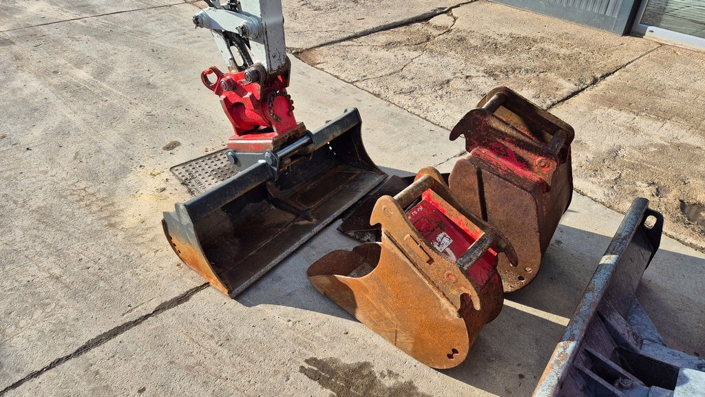 리스 Takeuchi TB138FR - Powertilt - 3X Buckets - 2015 Year Takeuchi TB138FR - Powertilt - 3X Buckets - 2015 Year : 사진 6 리스 Takeuchi TB138FR - Powertilt - 3X Buckets - 2015 Year Takeuchi TB138FR - Powertilt - 3X Buckets - 2015 Year : 사진 6