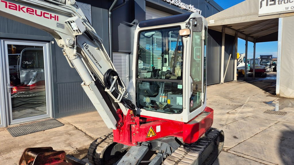 리스 Takeuchi TB138FR - Powertilt - 3X Buckets - 2015 Year Takeuchi TB138FR - Powertilt - 3X Buckets - 2015 Year : 사진 7 리스 Takeuchi TB138FR - Powertilt - 3X Buckets - 2015 Year Takeuchi TB138FR - Powertilt - 3X Buckets - 2015 Year : 사진 7