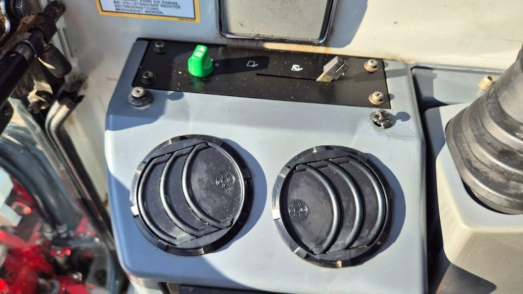 리스 Takeuchi TB138FR - Powertilt - 3X Buckets - 2015 Year Takeuchi TB138FR - Powertilt - 3X Buckets - 2015 Year : 사진 13 리스 Takeuchi TB138FR - Powertilt - 3X Buckets - 2015 Year Takeuchi TB138FR - Powertilt - 3X Buckets - 2015 Year : 사진 13