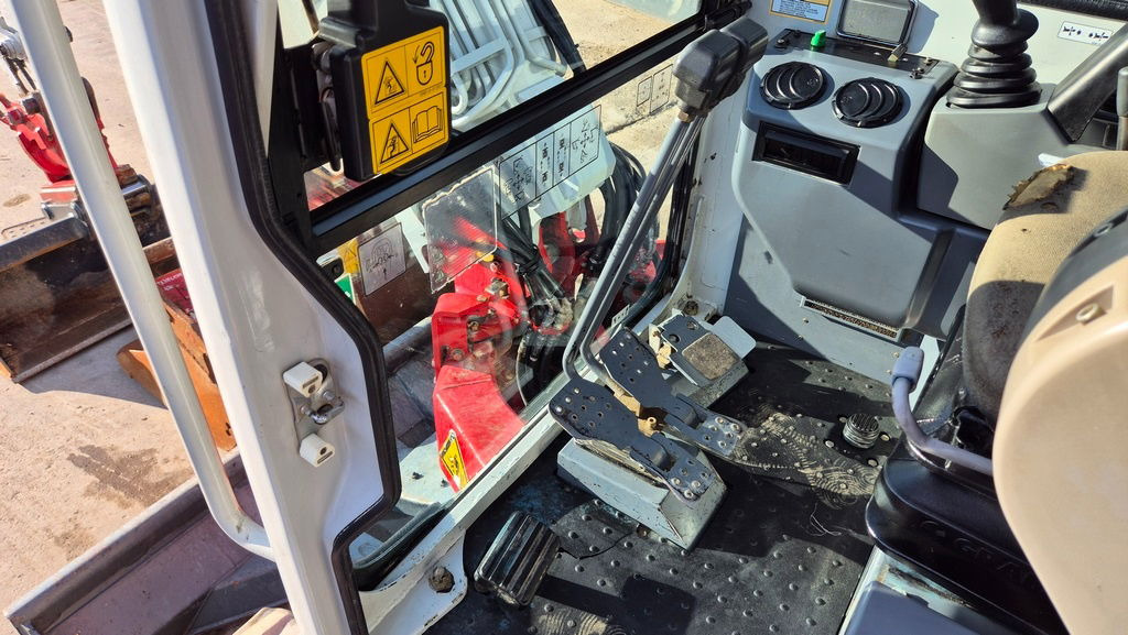 리스 Takeuchi TB138FR - Powertilt - 3X Buckets - 2015 Year Takeuchi TB138FR - Powertilt - 3X Buckets - 2015 Year : 사진 10 리스 Takeuchi TB138FR - Powertilt - 3X Buckets - 2015 Year Takeuchi TB138FR - Powertilt - 3X Buckets - 2015 Year : 사진 10