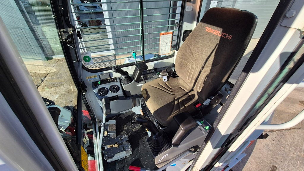 리스 Takeuchi TB138FR - Powertilt - 3X Buckets - 2015 Year Takeuchi TB138FR - Powertilt - 3X Buckets - 2015 Year : 사진 9 리스 Takeuchi TB138FR - Powertilt - 3X Buckets - 2015 Year Takeuchi TB138FR - Powertilt - 3X Buckets - 2015 Year : 사진 9