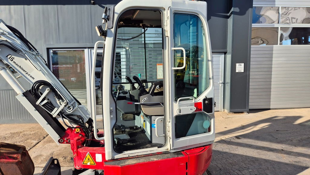 리스 Takeuchi TB138FR - Powertilt - 3X Buckets - 2015 Year Takeuchi TB138FR - Powertilt - 3X Buckets - 2015 Year : 사진 8 리스 Takeuchi TB138FR - Powertilt - 3X Buckets - 2015 Year Takeuchi TB138FR - Powertilt - 3X Buckets - 2015 Year : 사진 8