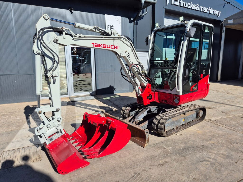 Takeuchi TB230 - Powertilt - 3X Buckets - 2017 Year - TOP Condition - 미니 굴삭기 : 사진 1 Takeuchi TB230 - Powertilt - 3X Buckets - 2017 Year - TOP Condition - 미니 굴삭기 : 사진 1