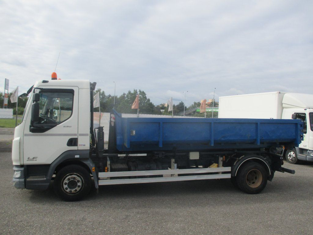DAF LF 12.250 - 후크 리프트 트럭 : 사진 2 DAF LF 12.250 - 후크 리프트 트럭 : 사진 2