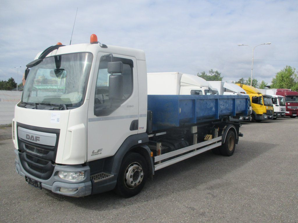 DAF LF 12.250 - 후크 리프트 트럭 : 사진 1 DAF LF 12.250 - 후크 리프트 트럭 : 사진 1