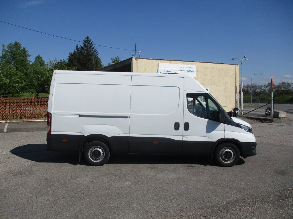 Iveco Daily 35S16 2.3L - 냉동 밴 : 사진 4 Iveco Daily 35S16 2.3L - 냉동 밴 : 사진 4