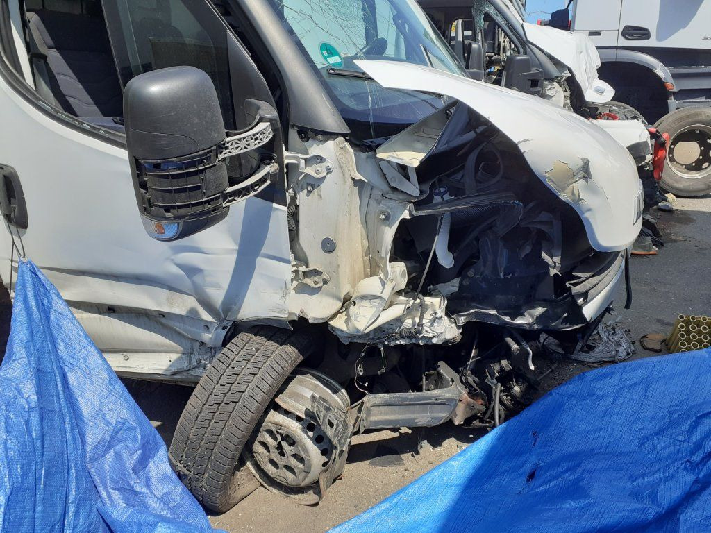 Iveco Daily 35S16 mit LBW DAMAGED - 박스 밴 : 사진 3 Iveco Daily 35S16 mit LBW DAMAGED - 박스 밴 : 사진 3