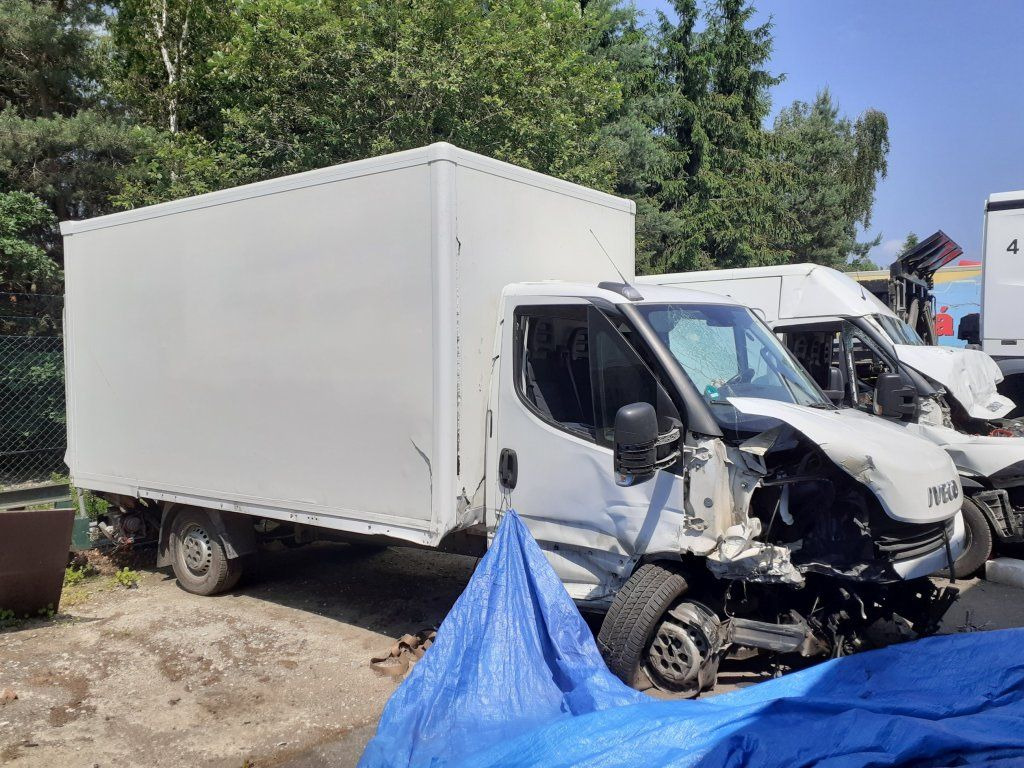 Iveco Daily 35S16 mit LBW DAMAGED - 박스 밴 : 사진 2 Iveco Daily 35S16 mit LBW DAMAGED - 박스 밴 : 사진 2