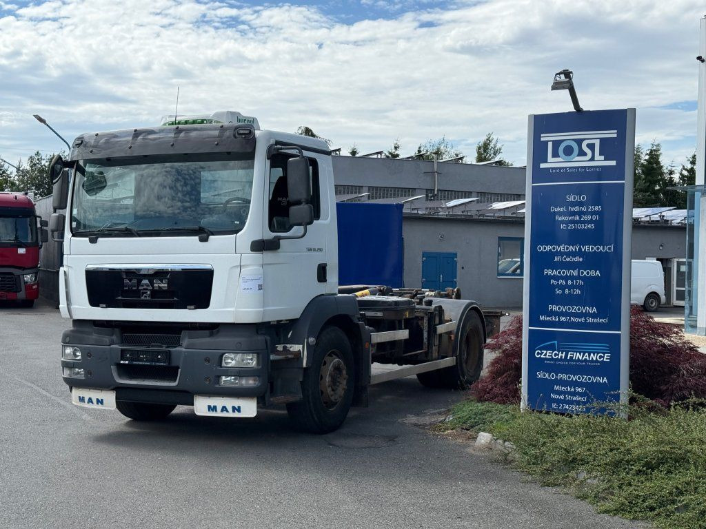 MAN TGM18.290 EURO 5 - 후크 리프트 트럭 : 사진 1 MAN TGM18.290 EURO 5 - 후크 리프트 트럭 : 사진 1