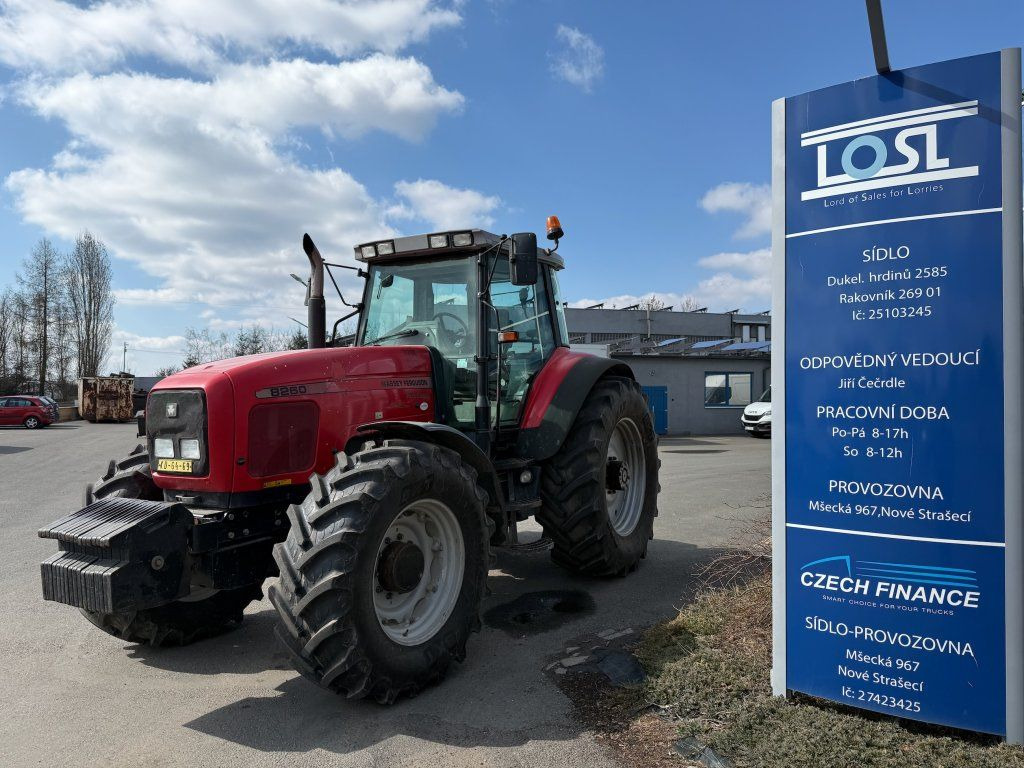 Massey Ferguson MF8260 - 장궤형 트랙터 : 사진 1 Massey Ferguson MF8260 - 장궤형 트랙터 : 사진 1