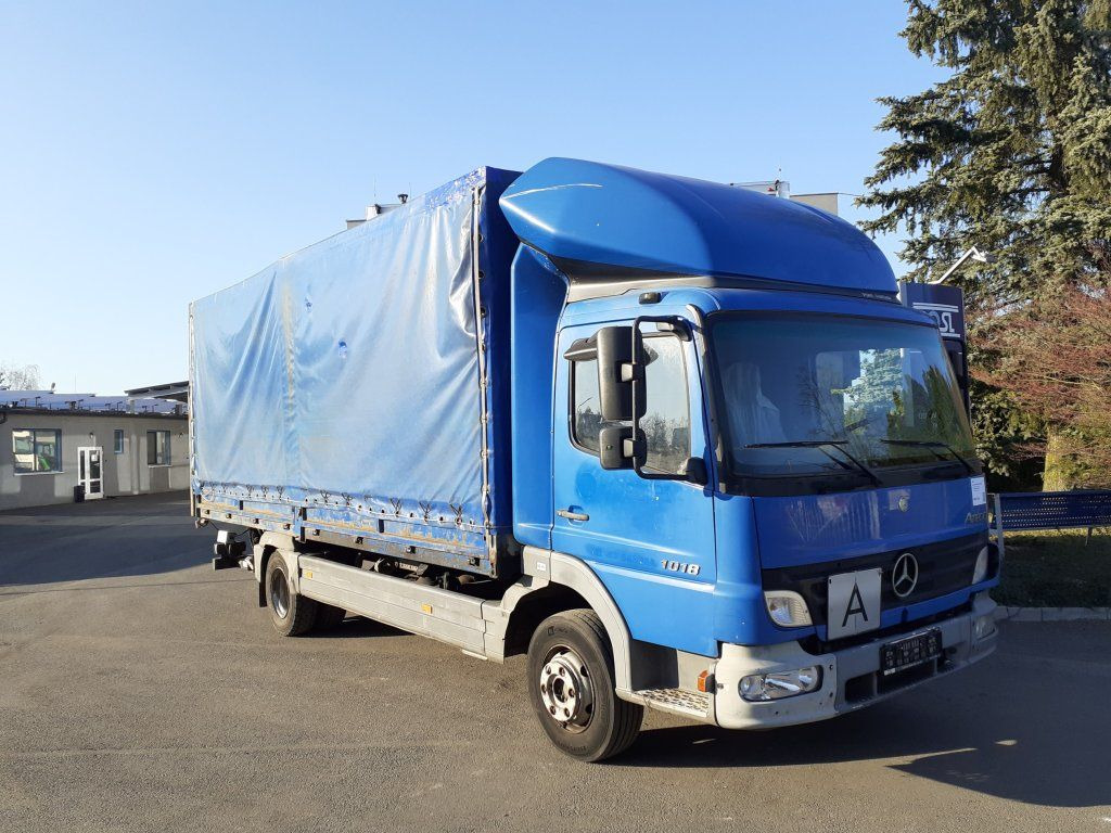 Mercedes-Benz 1018 Atego EURO 3 - 커튼사이더 트럭 : 사진 2 Mercedes-Benz 1018 Atego EURO 3 - 커튼사이더 트럭 : 사진 2