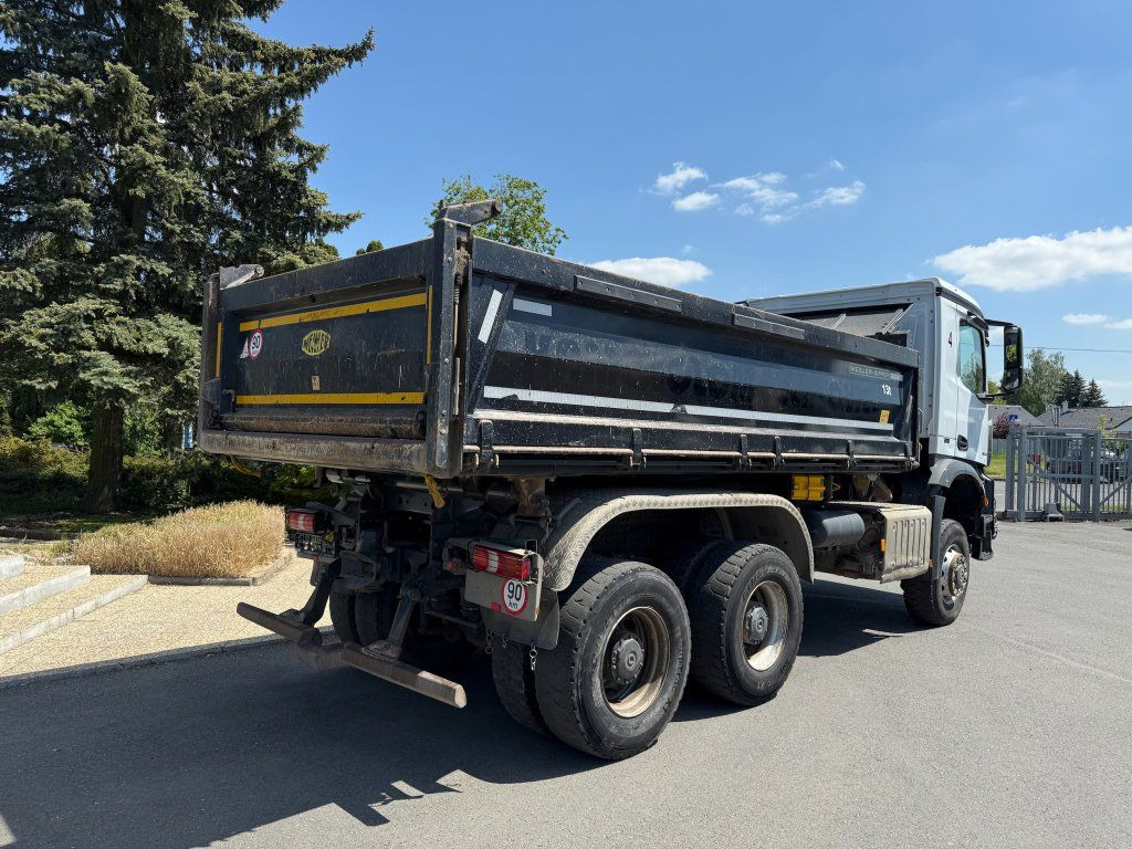 Mercedes-Benz 3343 Arocs 6x6 S3 EURO 6 - 덤프트럭 : 사진 5 Mercedes-Benz 3343 Arocs 6x6 S3 EURO 6 - 덤프트럭 : 사진 5