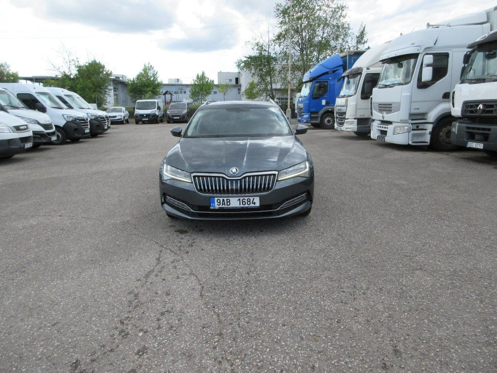 Skoda 2.0 Tdi Style - 스테이션 왜건 : 사진 2 Skoda 2.0 Tdi Style - 스테이션 왜건 : 사진 2