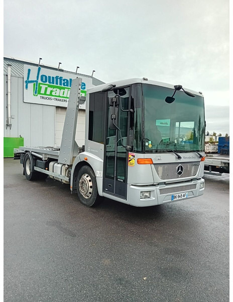 Mercedes-Benz Econic 1833 - 견인 트럭 : 사진 2 Mercedes-Benz Econic 1833 - 견인 트럭 : 사진 2