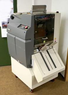 GBC AP-2 automatic punching machine - 제본기 : 사진 2 GBC AP-2 automatic punching machine - 제본기 : 사진 2