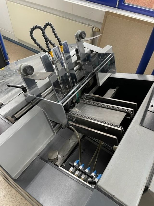 Heidelberg Saddlestitcher Stitchmaster ST 100.1 with 1+8 Feeders - 인쇄 기계 : 사진 4 Heidelberg Saddlestitcher Stitchmaster ST 100.1 with 1+8 Feeders - 인쇄 기계 : 사진 4