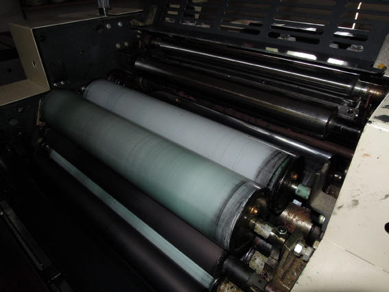 Ryobi 985 CF two-color continuous printing machine - 오프셋 인쇄기 : 사진 2 Ryobi 985 CF two-color continuous printing machine - 오프셋 인쇄기 : 사진 2