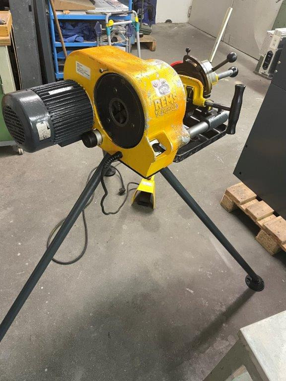 Threading machine Rems Tornado type 2010 220V, 50Hz - 금속 가공 기계 : 사진 1 Threading machine Rems Tornado type 2010 220V, 50Hz - 금속 가공 기계 : 사진 1