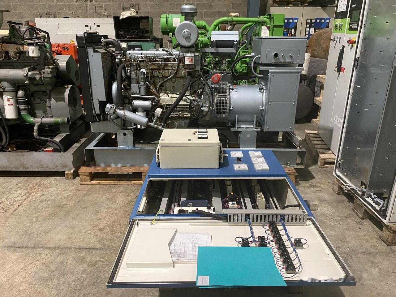 SDMO 70 kVa Perkins diesel - 발전기 세트 : 사진 1 SDMO 70 kVa Perkins diesel - 발전기 세트 : 사진 1
