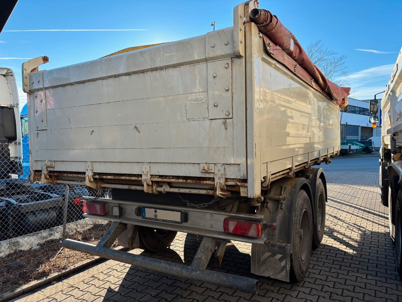 Carnehl Tandem /BPW/ Luftfederung/ Rollplane Carnehl Tandem /BPW/ Luftfederung/ Rollplane - 덤프 트레일러 : 사진 2 Carnehl Tandem /BPW/ Luftfederung/ Rollplane Carnehl Tandem /BPW/ Luftfederung/ Rollplane - 덤프 트레일러 : 사진 2