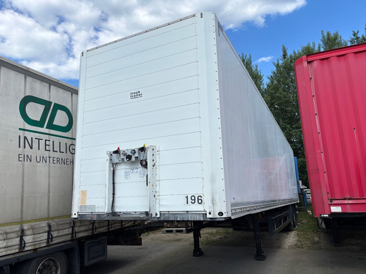 Schmitz Cargobull SKO18/L-13 Luft/Scheibenbremse - 밀폐형 박스 세미 트레일러 : 사진 1 Schmitz Cargobull SKO18/L-13 Luft/Scheibenbremse - 밀폐형 박스 세미 트레일러 : 사진 1