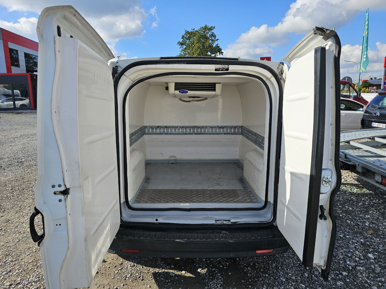 Fiat Doblo chlodnia mroznia carrier +230v - 18 C euro5 - 냉동 밴 : 사진 2 Fiat Doblo chlodnia mroznia carrier +230v - 18 C euro5 - 냉동 밴 : 사진 2