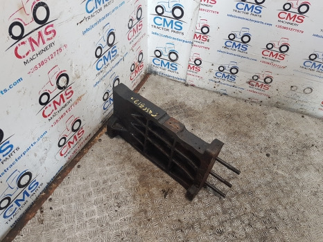 Case 5120, 5130, 5150, 5220 Rail Support Rh 1531066c1, T104005 - 운전실 서스펜션 : 사진 3 Case 5120, 5130, 5150, 5220 Rail Support Rh 1531066c1, T104005 - 운전실 서스펜션 : 사진 3