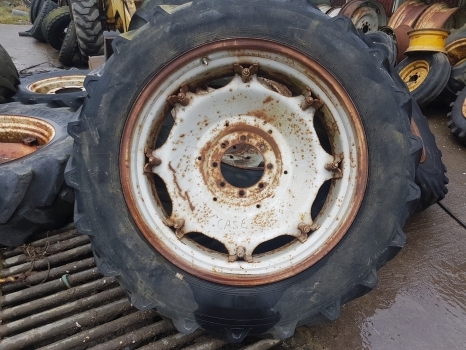 Case Rear Wheel And Tyre 13.6r38 - 휠 및 타이어 패키지 장궤형 트랙터 용 : 사진 1 Case Rear Wheel And Tyre 13.6r38 - 휠 및 타이어 패키지 장궤형 트랙터 용 : 사진 1
