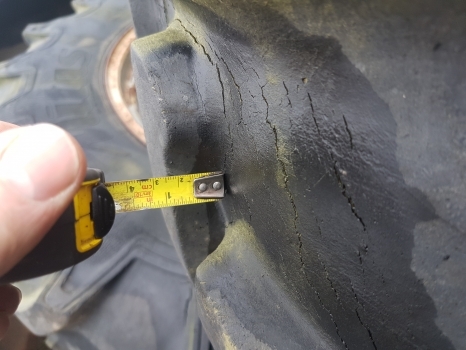 Case Rear Wheel And Tyre 13.6r38 - 휠 및 타이어 패키지 장궤형 트랙터 용 : 사진 3 Case Rear Wheel And Tyre 13.6r38 - 휠 및 타이어 패키지 장궤형 트랙터 용 : 사진 3