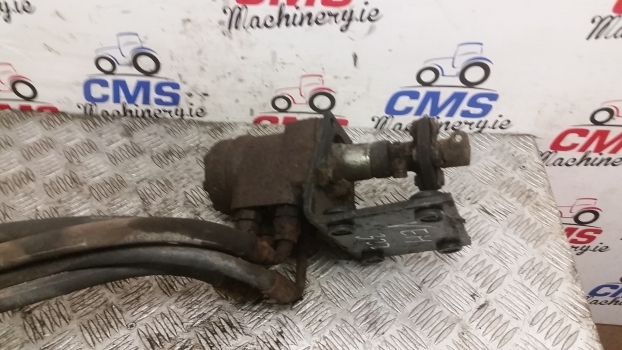Ford 30, 10 S 4630 Danfoss Steering Motor Valve 83986295, E9223a244ba, 150n1260 - 스티어링 장궤형 트랙터 용 : 사진 2 Ford 30, 10 S 4630 Danfoss Steering Motor Valve 83986295, E9223a244ba, 150n1260 - 스티어링 장궤형 트랙터 용 : 사진 2