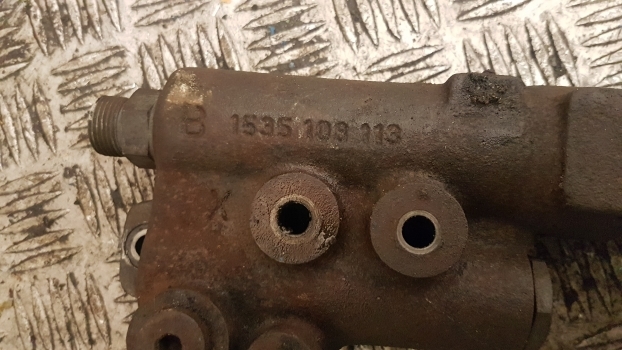 Ford, New Holland 40, Ts S. Trailer Brake Valve Distributor 81874969, 1535108113 - 브레이크 밸브 장궤형 트랙터 용 : 사진 3 Ford, New Holland 40, Ts S. Trailer Brake Valve Distributor 81874969, 1535108113 - 브레이크 밸브 장궤형 트랙터 용 : 사진 3