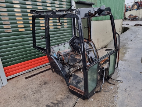 Ford New Holland 7740, 8240, 8340, 40 Series, Cab Frame 82005321 - 운전실 : 사진 2 Ford New Holland 7740, 8240, 8340, 40 Series, Cab Frame 82005321 - 운전실 : 사진 2
