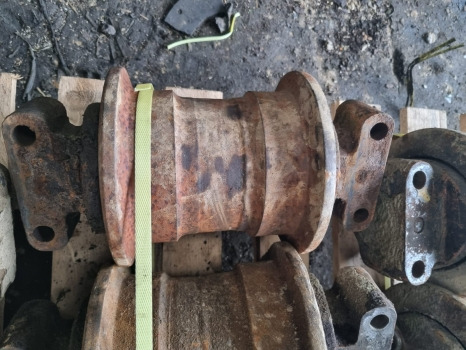 Hyundai Robex 130lc-3 Roller Lower Assy 81e6-2002; 82e6-2201; 82e6-2202 - 트랙 롤러 건설기계 용 : 사진 1 Hyundai Robex 130lc-3 Roller Lower Assy 81e6-2002; 82e6-2201; 82e6-2202 - 트랙 롤러 건설기계 용 : 사진 1
