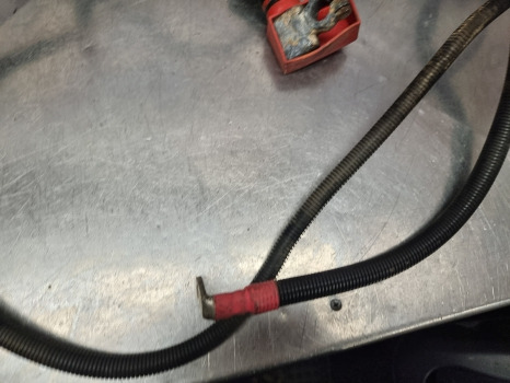 John Deere 6145r, 6r Series, Battery Cables Assy Al218316, Al220485 - 전기 설비 농업용 기계 용 : 사진 3 John Deere 6145r, 6r Series, Battery Cables Assy Al218316, Al220485 - 전기 설비 농업용 기계 용 : 사진 3