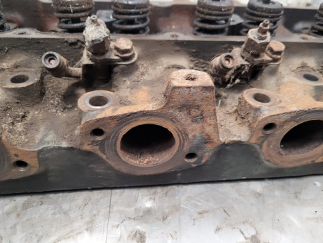 John Deere 6600, 6506, 6800, 6900 Engine Cylinder Head R112747, Re48617 - 실린더 헤드 : 사진 4 John Deere 6600, 6506, 6800, 6900 Engine Cylinder Head R112747, Re48617 - 실린더 헤드 : 사진 4