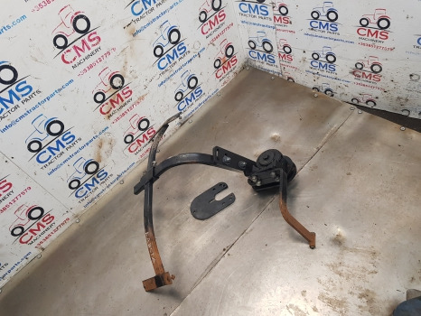 Kubota M5092 Front Axle Mudguard Bracket Lhs Assy - 펜더 : 사진 2 Kubota M5092 Front Axle Mudguard Bracket Lhs Assy - 펜더 : 사진 2