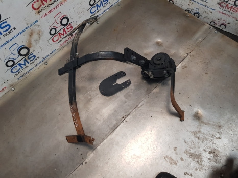 Kubota M5092 Front Axle Mudguard Bracket Lhs Assy - 펜더 : 사진 4 Kubota M5092 Front Axle Mudguard Bracket Lhs Assy - 펜더 : 사진 4