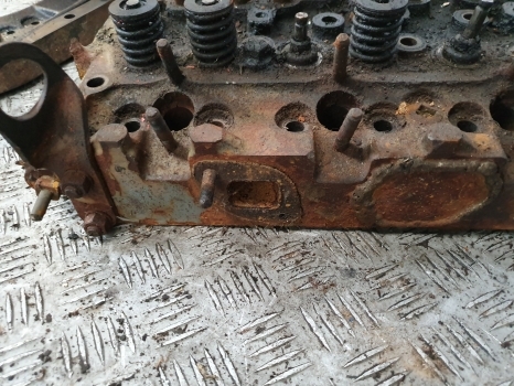 Massey Ferguson 133, 135, 140, 145, 148, 150, Ad3.152 Cylinder Head 86550 - 실린더 헤드 장궤형 트랙터 용 : 사진 5 Massey Ferguson 133, 135, 140, 145, 148, 150, Ad3.152 Cylinder Head 86550 - 실린더 헤드 장궤형 트랙터 용 : 사진 5