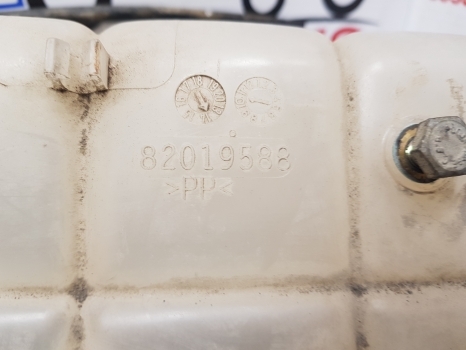 New Holland Case T7, T6, T6000, Maxxum, Puma T7.200 Expansion Tank 82019588 - 팽창 탱크 농업용 기계 용 : 사진 2 New Holland Case T7, T6, T6000, Maxxum, Puma T7.200 Expansion Tank 82019588 - 팽창 탱크 농업용 기계 용 : 사진 2