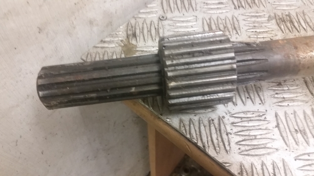 New Holland Ford 35, Ts, L Ts110, Ts115 Front Axle Drive Shaft Right 5166550 - 드라이브 축 장궤형 트랙터 용 : 사진 2 New Holland Ford 35, Ts, L Ts110, Ts115 Front Axle Drive Shaft Right 5166550 - 드라이브 축 장궤형 트랙터 용 : 사진 2