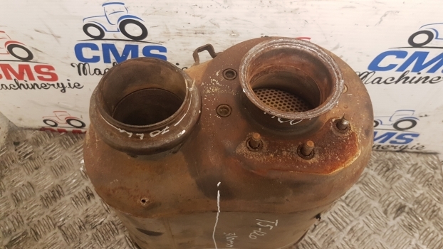 New Holland T5.100, T5.110, T5.120 Muffler 47735960 - 머플러 장궤형 트랙터 용 : 사진 4 New Holland T5.100, T5.110, T5.120 Muffler 47735960 - 머플러 장궤형 트랙터 용 : 사진 4